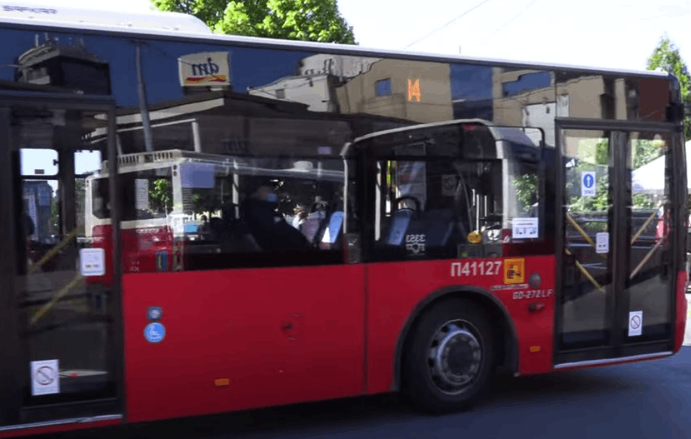 'PROVOD JE IZUO IZ CIPELA': Jedna <span style='color:red;'><b>putnica</b></span> se tako DOBRO PROVELA da je zaboravila obuću u GSP i izazvala SALVE SMEHA (FOTO)